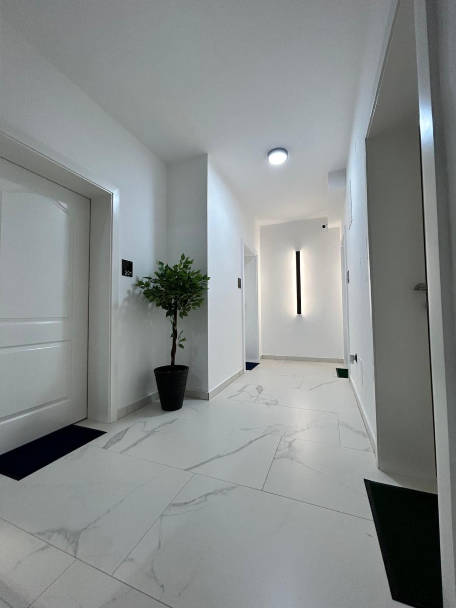 Sunny Corner Apartments Visoko Esterno foto