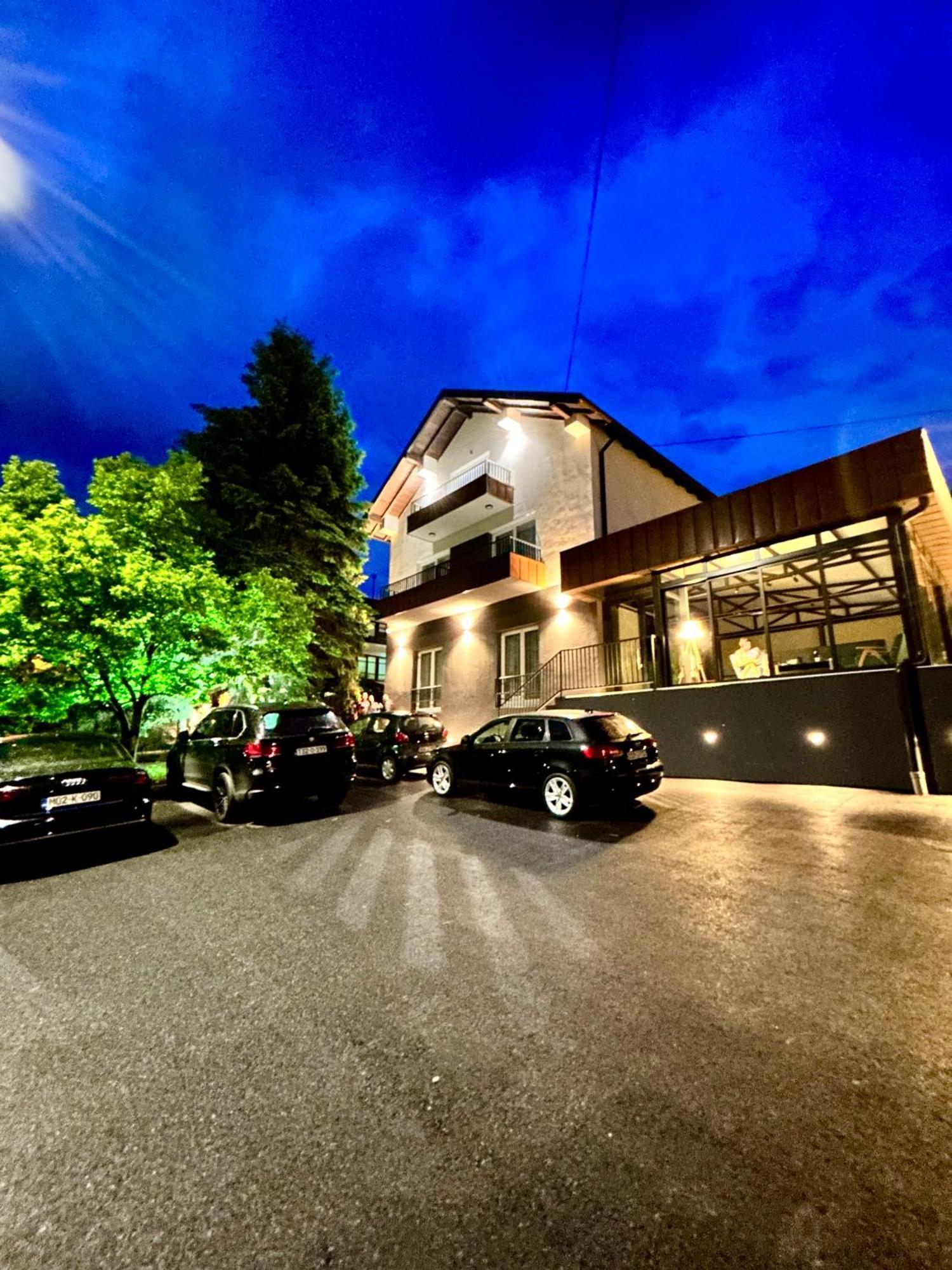 Sunny Corner Apartments Visoko Esterno foto