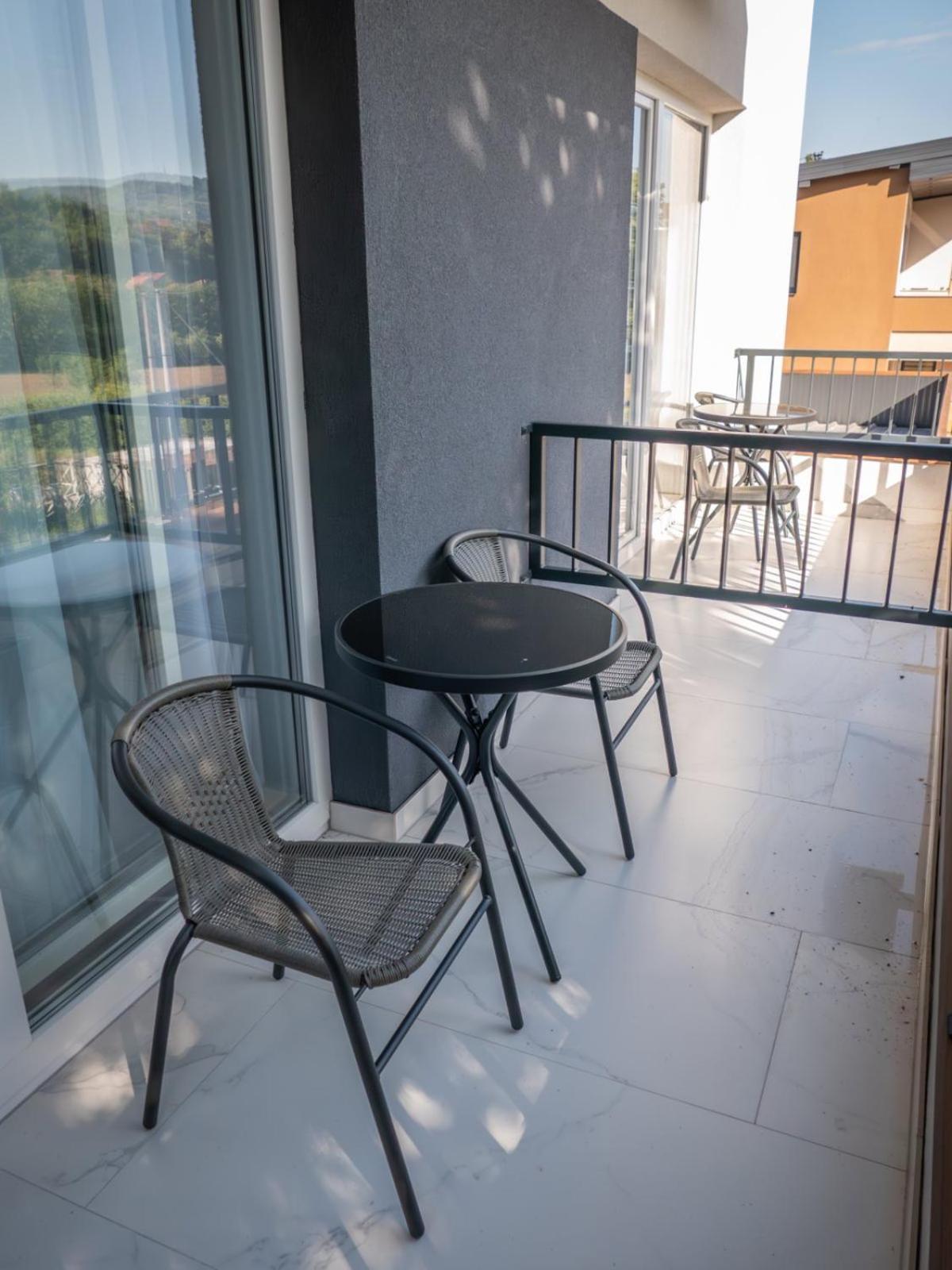 Sunny Corner Apartments Visoko Esterno foto