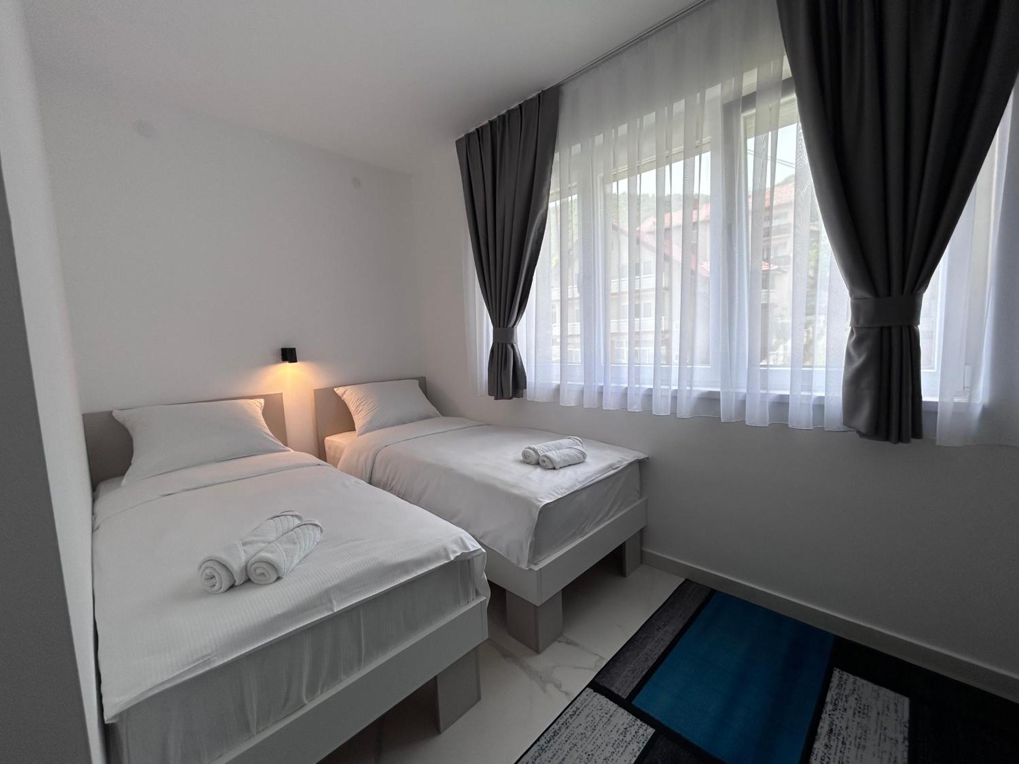 Sunny Corner Apartments Visoko Esterno foto